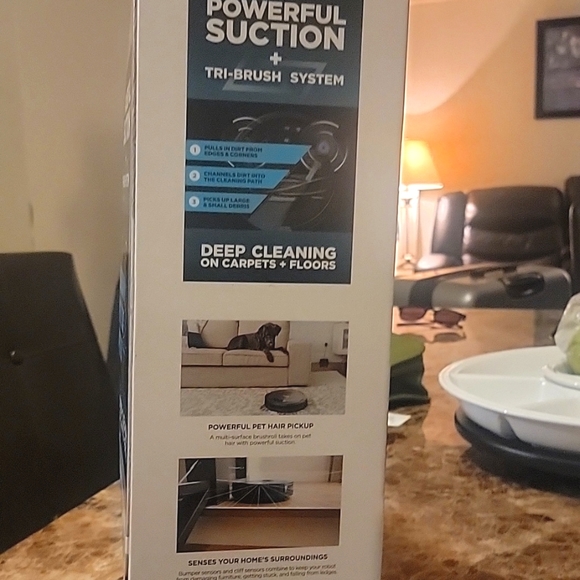 Shark robot RV754CA BLACK IN COLOUR - Picture 2 of 3